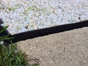 No-Fuss Interlocking Lawn Divider with Spikes