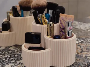Cosmetics organizer, Desk organizer.