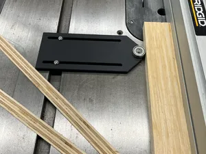 Table saw thin strip jig