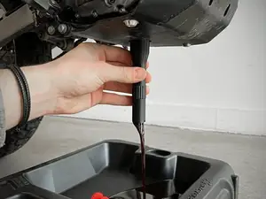 Spill-Free Oil Drain Funnel for VW Vehicles