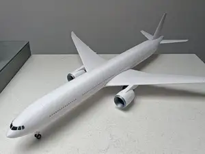 1/100 scale Beoing 777-300er