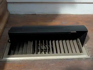 Furnace floor vent heat deflector