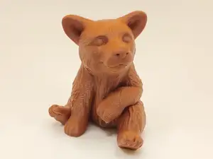 Sitzender Baer – friedliche Tierfigur