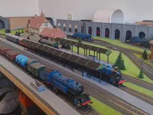 Märklin H0 Scale Era III Railway Station | C-Gleis