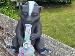 Skunk with a Bong