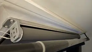 Low Profile Mounting Bracket for Roller Shades