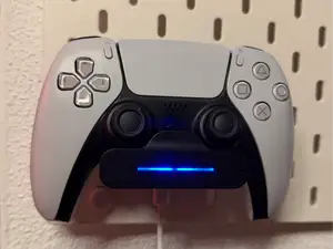 PS5 DualSense Charging Station Skadis Mount