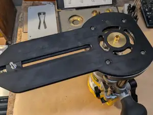 Dewalt DNP612 Circle Cutting Base