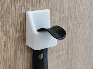 Shoe spoon side holder