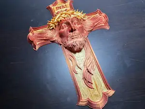 Sacred Crown: Intricate Jesus Crucifix Relief
