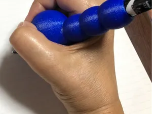 筋萎縮性側索硬化症を有する方のペンホルダー