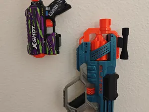 Nerf Commander(+Fernrohr) + Zuru X-Shot Wandhalter