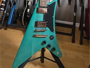 Moderne Guitar Body