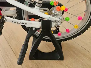 Woom 2 pedaling practice bike stand