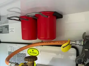 Gasflaschen Kappen Halter zum Verschrauben