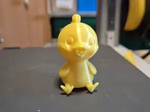Kleines niedliches Küken Ostern