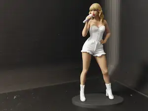Taylor Swift Singing 90mm Miniature Figurine