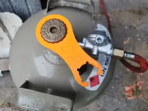 2-in-1 Gas Bottle Wrench & Valve Opener "NO LOGO"