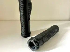 Ergonomic bike grips (Lock-on)