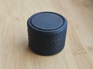 Twist lock container