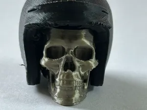 Llavero de calavera con casco para moto