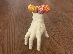 Wednesday Thing Hand Mano mercoledi