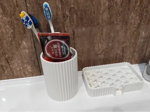 Toothbrush / makeup brush cup