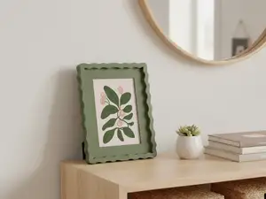 Wavy Scalloped Photo Frame | Magnetic & Minimalist