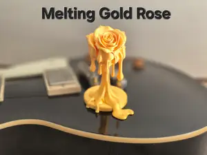 Melting Rose – Schmelzende Rose Skulptur in Gold