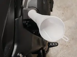 Entonnoir déporté pour moto Triumph trident 660