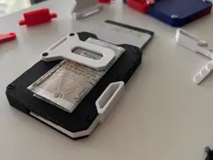 R4 Wallet - card lever mechanism MAGSAFE