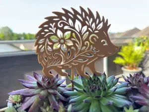 Floraler Igel mit Blumenstecker