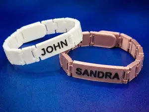 Customizable shackle bracelet with your text