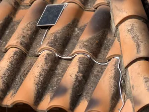 Clay roof tile cable clamp