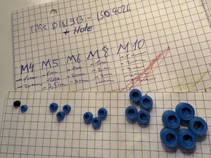 3D-gedruckte Gewindestifte M4–M10 mit Bohrung