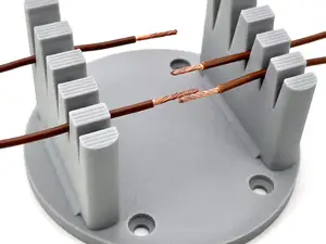 Soldering cable / wire holder