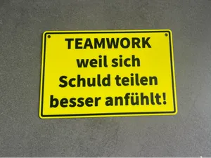 Lustiges Schild in einer AMS und nicht AMS Version