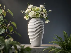 SpiralShell Vase – Elegant Twisted Flower Vase