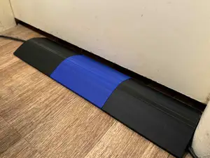 Cable cover threshold sill