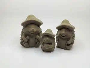 Igel-Familie mit Pilzhueten – Deko im Waldlook