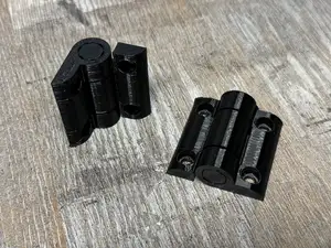 Hinge with snapped positions