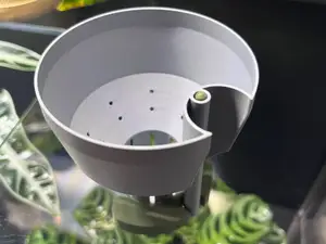 Self-watering inner pot with water-level indicator