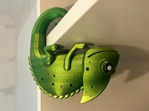 Shelf Chameleon