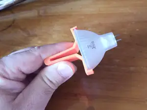 Clip per inserimento faretti in sede