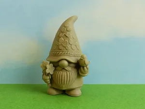 Der Gluecks-Wichtel mit Blumen und Vogel
