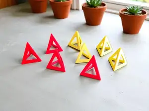 Paint Support Pyramids