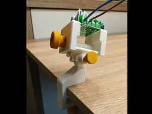 Vice with hinge