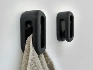 SELF-LOCKING COAT HANGER