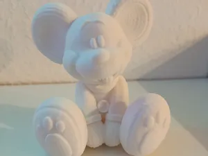 Süße sitzende Maus mit feiner Strickoptik