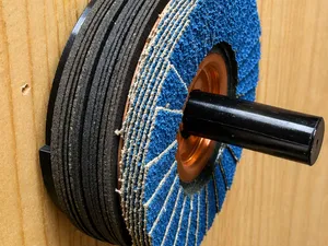 Grinding wheel holder